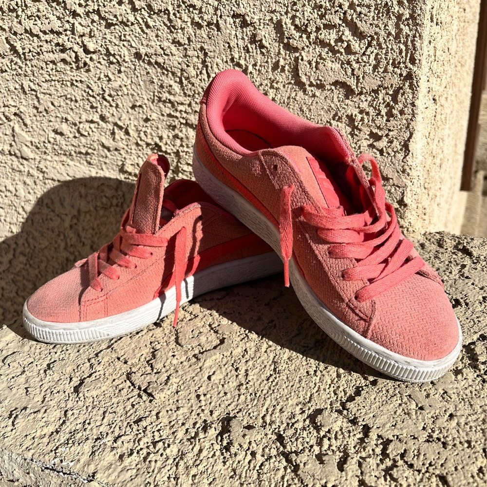 Puma Kids / Women, Pink / Salmon Sneakers